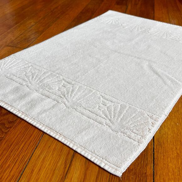 Vintage Fieldcrest Seashell Hand Towel – Soft Peach Cotton, Made in USA - Picture 10 of 13